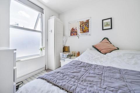Flat A, 545a Battersea Park Road, London, SW11 3BL