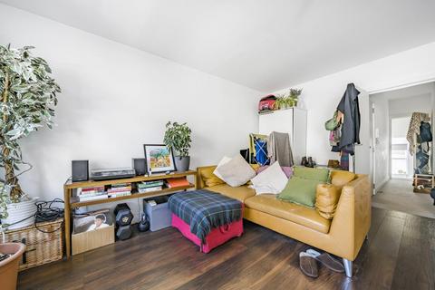 Flat A, 545a Battersea Park Road, London, SW11 3BL