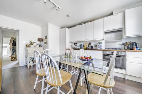 Flat A, 545a Battersea Park Road, London, SW11 3BL