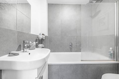 Flat A, 545a Battersea Park Road, London, SW11 3BL