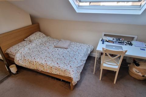 17 Thornville Avenue, Leeds, LS6 1JS