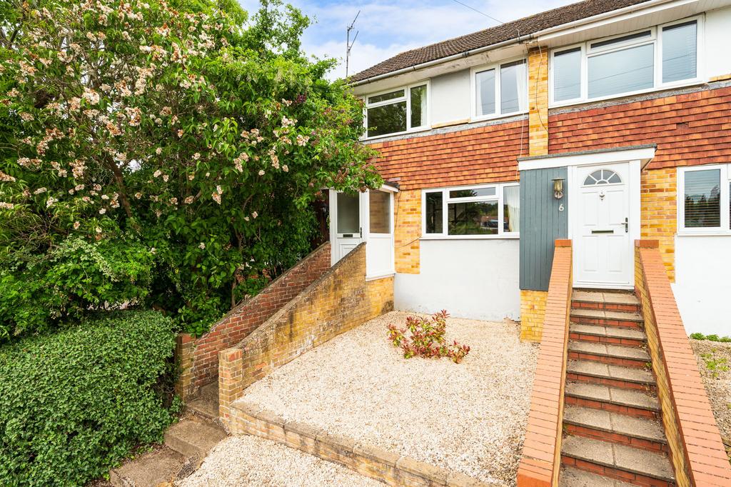 Deanfield Road, HenleyonThames RG9 3 bed end of terrace house £475,000