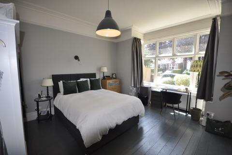 1 bedroom flat to rent, Nassau Road, Barnes, SW13