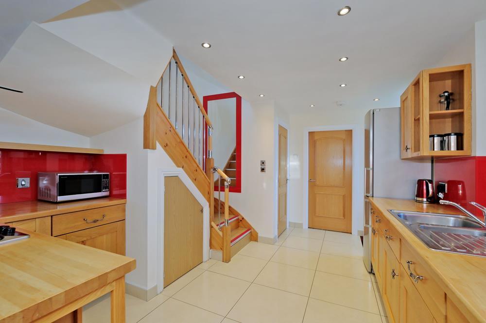Kitchen photograph 3