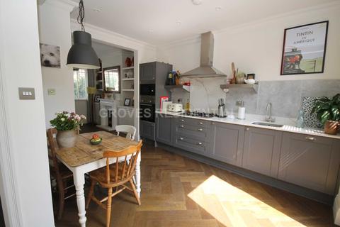 16 Grayham Road, New Malden, KT3 5HR