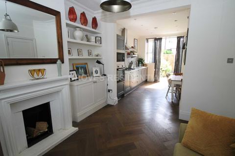 16 Grayham Road, New Malden, KT3 5HR