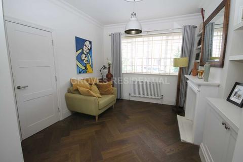 16 Grayham Road, New Malden, KT3 5HR