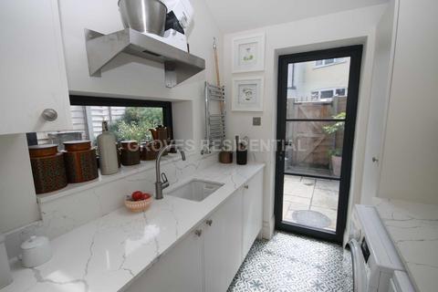 16 Grayham Road, New Malden, KT3 5HR