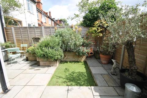 16 Grayham Road, New Malden, KT3 5HR