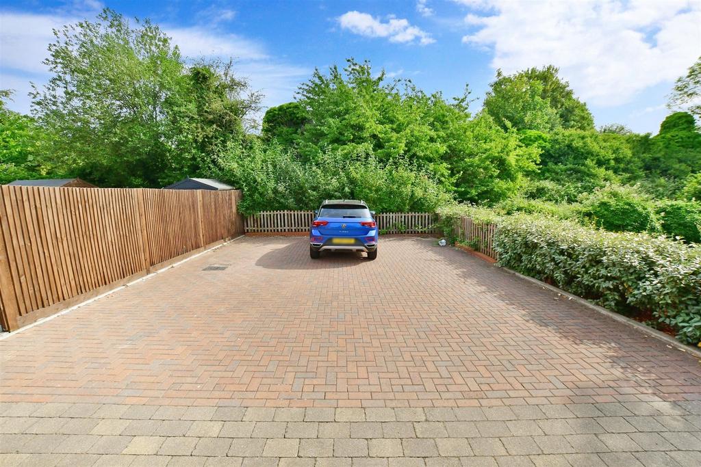 Driveway/Parking