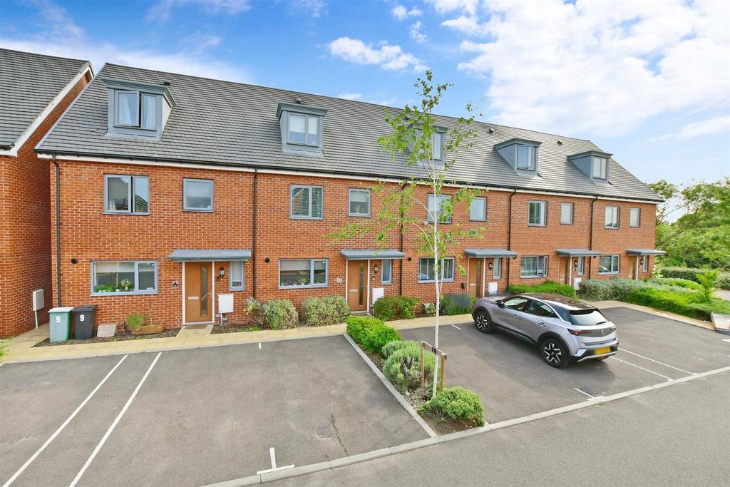 Worcester Drive, Swanley, Kent 4 bed terraced house £475,000