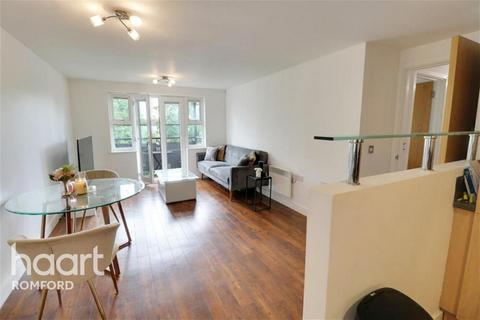2 bedroom flat to rent, Haverstock Place - Romford - RM2
