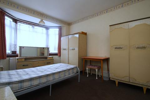 83 Cotswold Gardens, London, E6 3HX