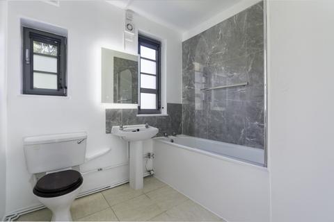 3 bedroom apartment to rent, Great Percy Street, London, WC1X
