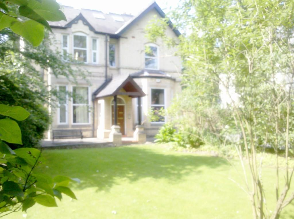 Carlton Road, Whalley Range 2 bed apartment £1,095 pcm (£253 pw)