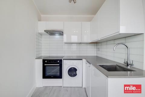 Studio to rent, North End Road, London