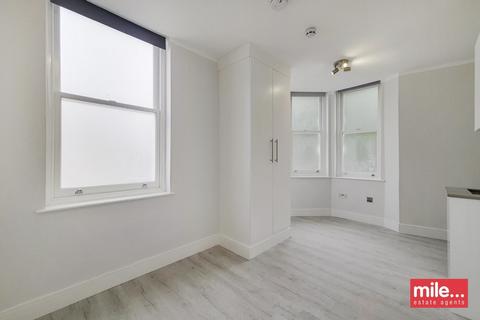 Studio to rent, North End Road, London