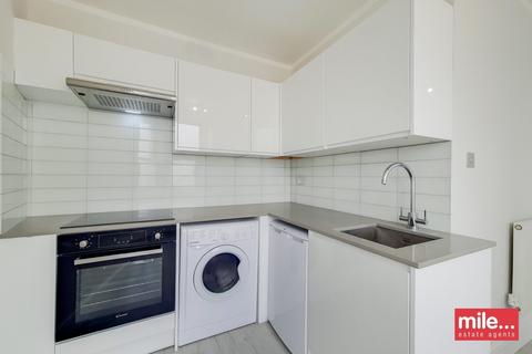 Studio to rent, North End Road, London