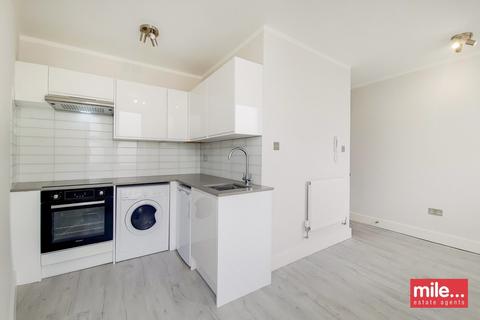 Studio to rent, North End Road, London