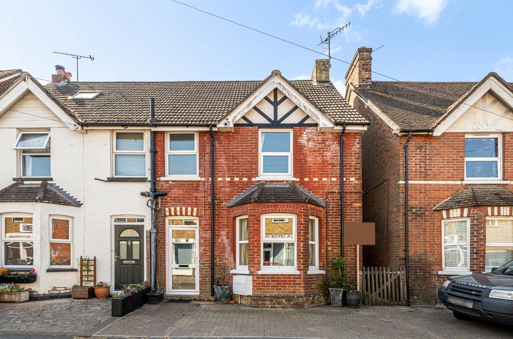 Haslemere, Surrey, GU27 4 bed semidetached house for sale £630,000