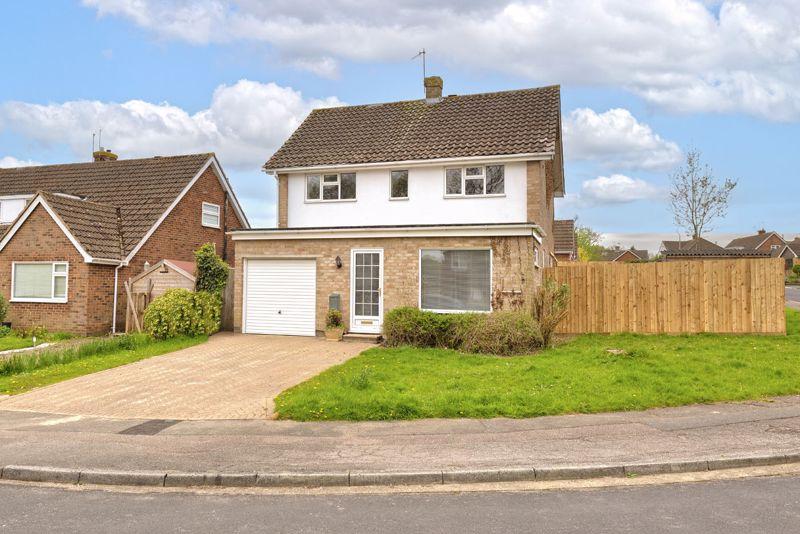 St. Bernards Road, Tonbridge 3 bed detached house £1,950 pcm (£450 pw)