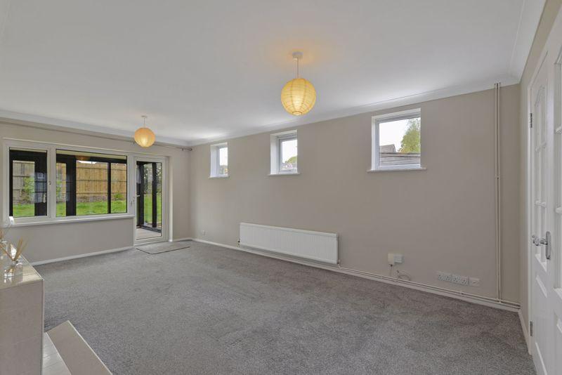 St. Bernards Road, Tonbridge 3 bed detached house £1,950 pcm (£450 pw)