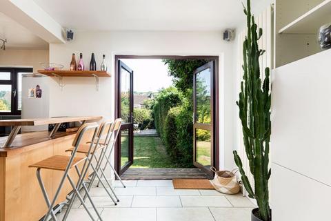 128 Southlands, Bath, BA1 4EB