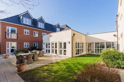 2 bedroom retirement property to rent, Luxury Retirement Apartment: Over 60's  Farnham Common £1995pcm