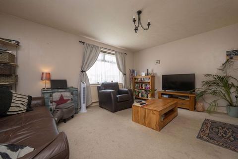 33 Andrews Close, Chippenham, SN14 0TU