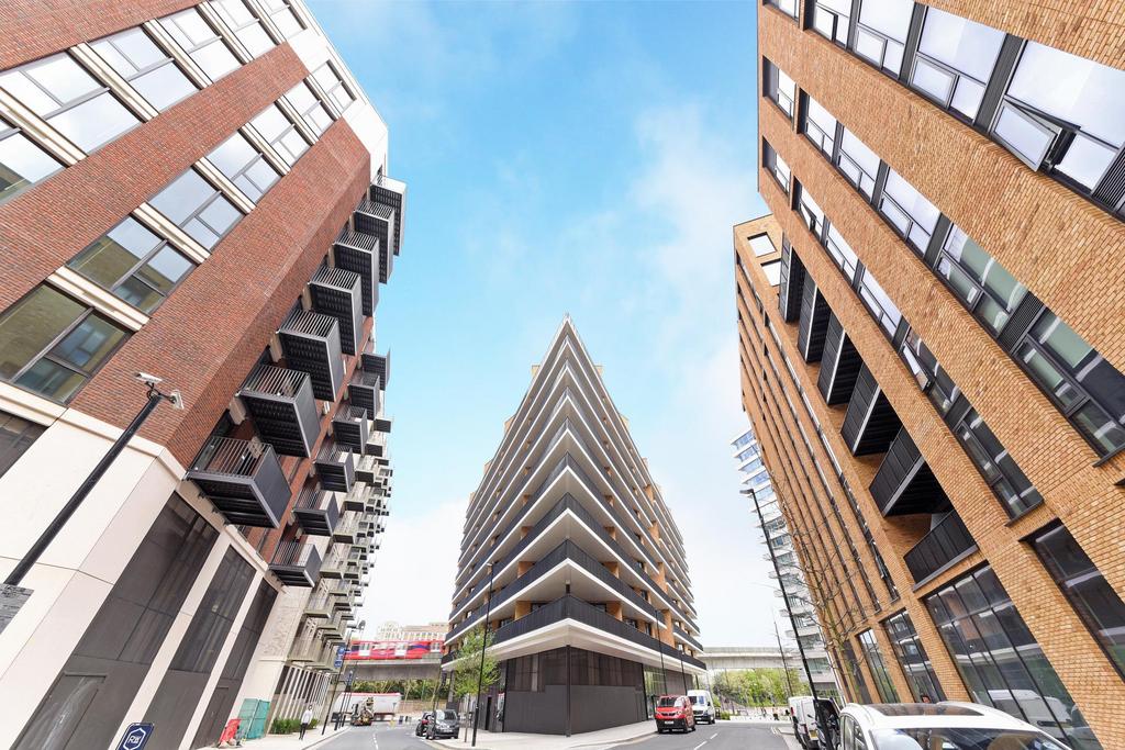 Mercier Court, Royal Wharf, London, E16 1 bed apartment to rent £