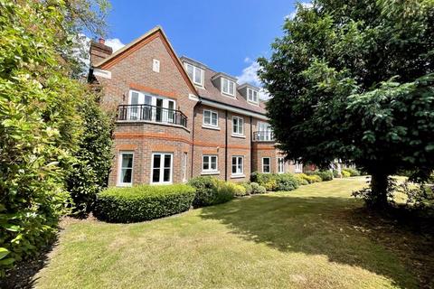 Flat 2, Holmewood, 40 Gregories Road, Beaconsfield, HP9 1GE