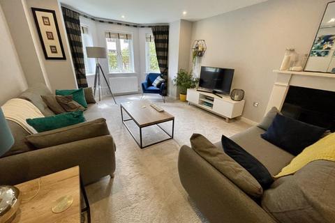 Flat 2, Holmewood, 40 Gregories Road, Beaconsfield, HP9 1GE