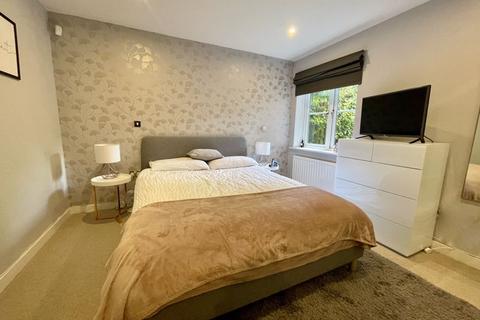 Flat 2, Holmewood, 40 Gregories Road, Beaconsfield, HP9 1GE