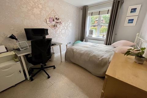 Flat 2, Holmewood, 40 Gregories Road, Beaconsfield, HP9 1GE
