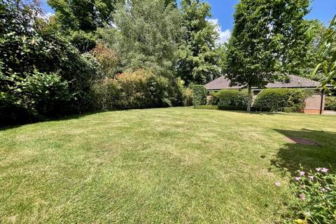 Flat 2, Holmewood, 40 Gregories Road, Beaconsfield, HP9 1GE