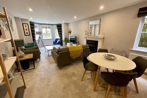Flat 2, Holmewood, 40 Gregories Road, Beaconsfield, HP9 1GE