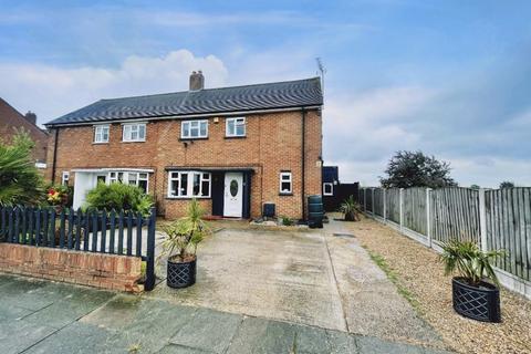 5 Crescent Walk, Aveley, South Ockendon, RM15 4HP