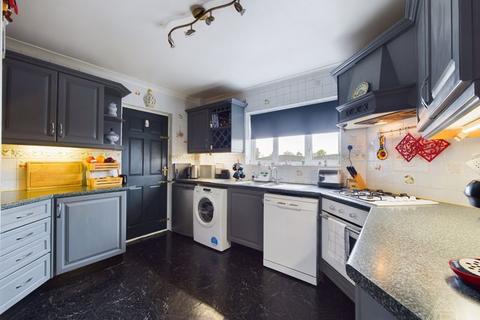 5 Crescent Walk, Aveley, South Ockendon, RM15 4HP