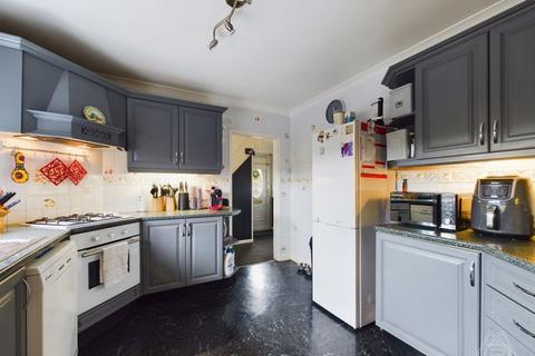 5 Crescent Walk, Aveley, South Ockendon, RM15 4HP