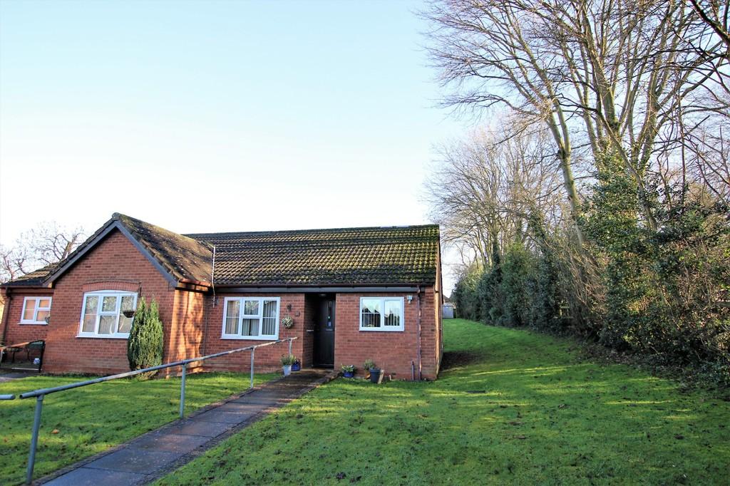 Kenilworth Drive, AshbydelaZouch LE65 2 bed semidetached bungalow