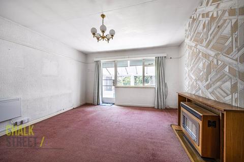 16 Hunter Drive, Hornchurch, RM12 5TS