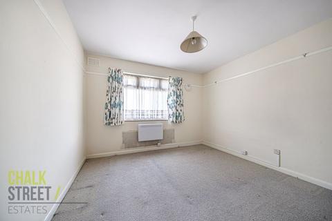 16 Hunter Drive, Hornchurch, RM12 5TS