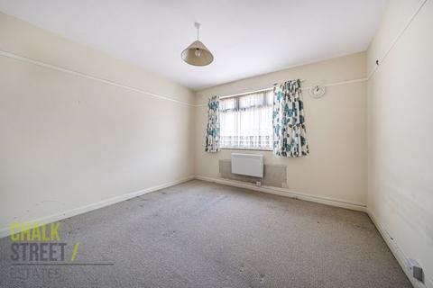 16 Hunter Drive, Hornchurch, RM12 5TS