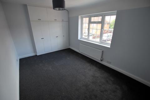 2 bedroom terraced house to rent, Hunters Square, Dagenham RM10