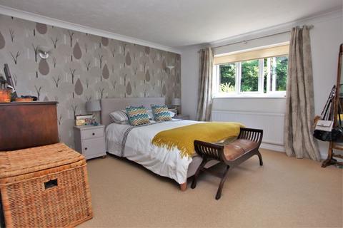 2 Bramble Mead, Chalfont St Giles, HP8 4DY