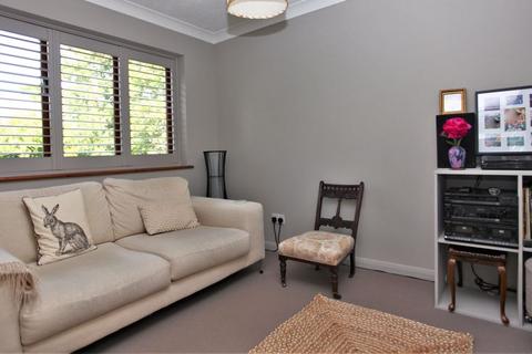 2 Bramble Mead, Chalfont St Giles, HP8 4DY