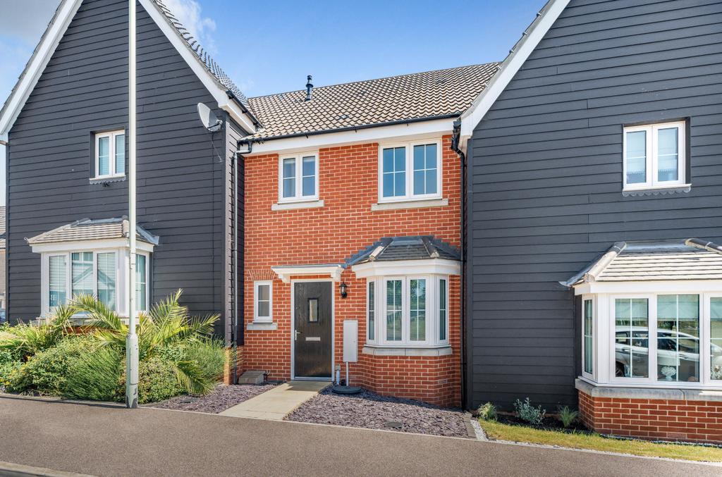 Osprey Drive, Stowmarket, Suffolk, IP14 3 bed terraced house for sale £270,000
