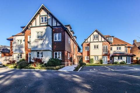 2 bedroom apartment for sale, Limpsfield Road, Warlingham, Surrey, CR6 9RL