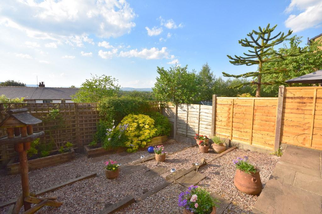 Painter Wood, Billington, Lancashire... 2 bed cottage £850 pcm (£196 pw)