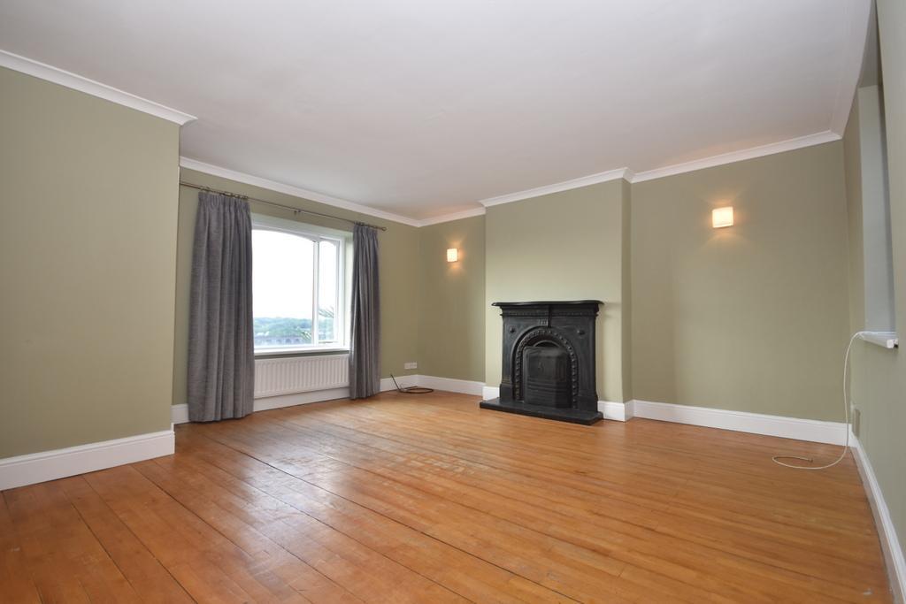 Painter Wood, Billington, Lancashire... 2 bed cottage £850 pcm (£196 pw)